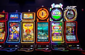 Roulette dengan roda putar dan meja taruhan